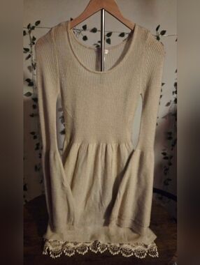 Women’s Cream Long-Sleeve Knit Dress with Lace Hem